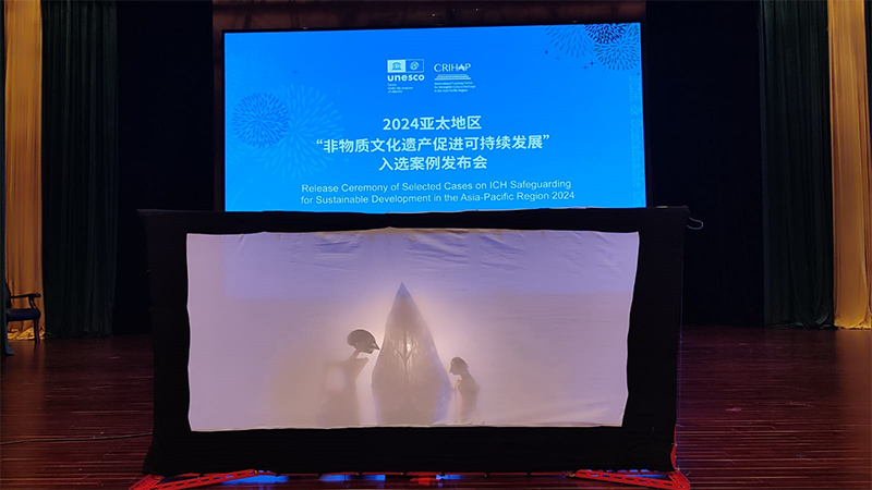 Pertunjukan singkat wayang itu digelar Sekolah Pedalangan Wayang Sasak (SPWS) di Gedung Akademi Seni Nasional Beijing, pada 25 November 2024.