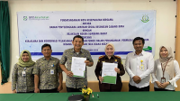 Pimpinan BPJS Kesehatan Cabang Bima dan Kejari Sumbawa Barat menunjukan nota kesepakatan bersama tentang penanganan masalah hukum Bidang Perdata dan Tata Usaha (Datun).