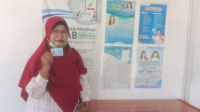 Peserta Program JKN di Kabupaten Dompu, Nusa Tenggara Barat, Nuraini, bersyukur karena untuk mengakses layanan Kesehatan cukup menunjukkan KTP elektronik. Ia berharap agar Program BPJS Kesehatan terus berlanjut.