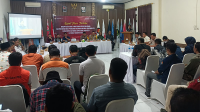 Ketua KPU Kabupaten Bima, Ady Supriadin menyampaikan sambutan saat rapat pleno terbuka rekapitulasi hasil pemilihan Gubernur dan Wakil Gubernur NTB serta hasil pemilihan Bupati dan Wakil Bupati Bima tahun 2024 di aula KPU Kabupaten Bima, Senin (2/3/ 2024).