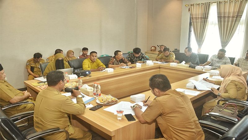 Suasana sosialisasi Peraturan Bupati nomor 13 Tahun 2024 tentang Intensifikasi Pendapatan lain-lain daerah yang sah dari Sektor Kelautan dan Perikanan di Ruang Rapat Wakil Bupati Bima, Senin (22/4/2024).