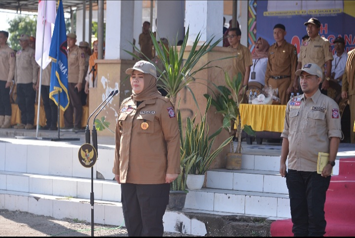 Bupati Bima, Hj Indah Dhamayanti Putri saat memimpin apel dalam rangka HUT Tagana Tingkat Provinsi NTB yang berlangsung di halaman Paruga Nae Kecamatan Bolo Kabupaten Bima.