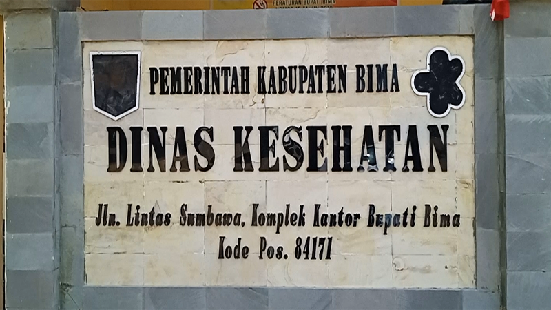 Papan nama Dinas Kesehatan Kabupaten Bima. Foto US/ Berita11.com.
