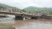 Kondisi jembatan putus di Kecamatan Wera Kabuapten Bima, tiga hari pasca diterjang banjir bandang.