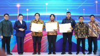 Foto bersama Direktur Utama BPJS Kesehatan, Ghufron Mukti didampingi Menteri Koordinator Bidang Pemberdayaan Masyarakat RI Muhaimin Iskandar saat peluncuran program New REHAB 2.0 dan Penandatanganan Endowment Fund Indonesia Sehat, di Kantor Pusat BPJS Kesehatan, Senin (3/2/2025).