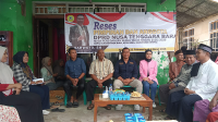 Suasana reses anggota DPRD Provinsi NTB dari Dapil VII, Harwoto di wilayah pesisir Desa Bajo Kecamatan Soromandi Kabupaten Bima, Selasa (25/2/2025) lalu. Foto Firtri/ Berita11.com.