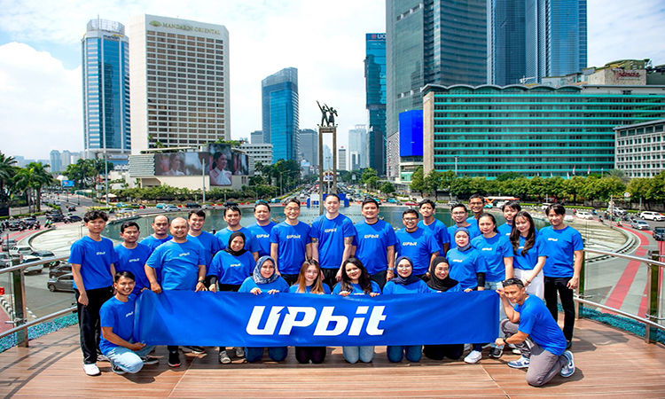 Foto bersama pimpinan dan kru Upbit Indonesia (PT Upbit Exchange Indonesia).