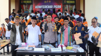 Wali Kota Bima H A Rahman H Abidin dan Wakil Wali Kota Bima Feri Sofiyan mengikuti langsung konferensi pers pengungkapan kasus narkoba oleh Polres Bima Kota di Mako Polres Bima Kota, Senin (7/4/2025).