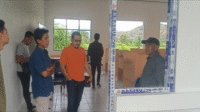 Manajemen SMKs Taman Madya Baiturrahman mendampingi Ketua Tim Pengendalian Administrasi Pembangunan Bidang Sosbud Dinas Dikbud Provinsi NTB, Drs Hafid MM saat monitoring dan evaluasi di SMKs Taman Madya Baiturrahman, Kamis (24/4/2025) lalu.