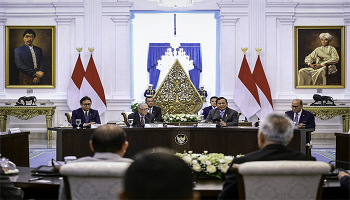 Presiden Republik Indonesia, Prabowo Subianto, menerima kunjungan tokoh filantropi dunia sekaligus pendiri Gates Foundation, Bill Gates, dalam pertemuan resmi yang berlangsung di Istana Merdeka, Jakarta, pada Rabu, 7 Mei 2025.