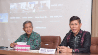 Wabup Bima, dr H Irfan didampingi Kepala Badan Perencanaan Pembangunan Daerah, Penelitian dan Pengembangan Kabupaten Bima saat memimpin rapat persiapan peluncuran program Selasa Menyapa di ruang rapat utama kantor Pemkab Bima, Kamis (15/5/2025).