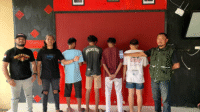 Empat pemuda di Kota Bima yang diringkus polisi karena terlibat kasus pencurian tas milik penumpang bus AKAP yang turun di terminal Dara Kota Bima.