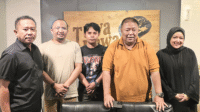 Admin Pojok NTB M Fihiruddin dan Direktur Mi6 NTB, Bambang Mei Finarwanto beserta punggawa.
