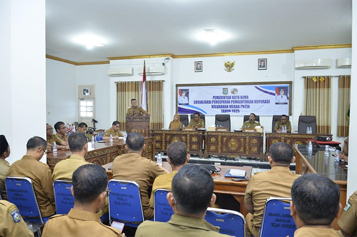 Suasana sosialiasi perceptan pembentukan Koperasi Kelurahan Merah Putih di Aula Maja Labo Dahu kantor Pemkot Bima, Selasa (20/5/2025).