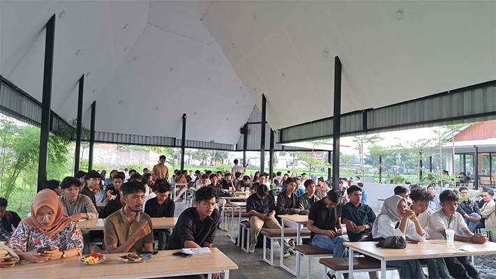 Suasana sarasehan bertajuk Peran Pemuda dan Mahasiswa dalam Mendorong Kebijakan Pemerintah untuk Indonesia Maju di Bento Cafe, Mataram, Rabu (30/04/2025) lalu.