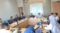 Tatap muka Pemkab Bima dengan Satuan Kerja (Satker) Pelaksanaan Prasarana Strategis Nusa Tenggara Barat, membahas kesiapan pembangunan program Sekolah Rakyat di ruang rapat Wabup Bima di kantor Pemkab Bima, Kamis (15/5/2025).