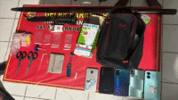 Sejumlah barang bukti yang diamankan aparat kepolisian saat menggerebek rumah terduga pengedar sabu-sabu di Desa Cempi Jaya Kecamatan Hu’u Kabupaten Dompu, Rabu (26/6/2025).