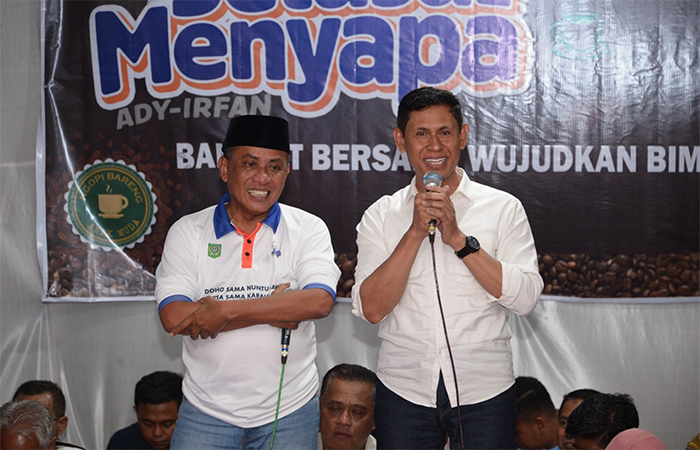 Bupati Bima Ady Mahyud dan Wakil Bupati H Irfan menyapa elemen masyarakat saat diskusi Ngopi Bareng Anak Muda dalam rangkaian program Selasa Menyapa di Kecamatan Wawo Kabupaten Bima, Senin (23/6/2025) lalu.