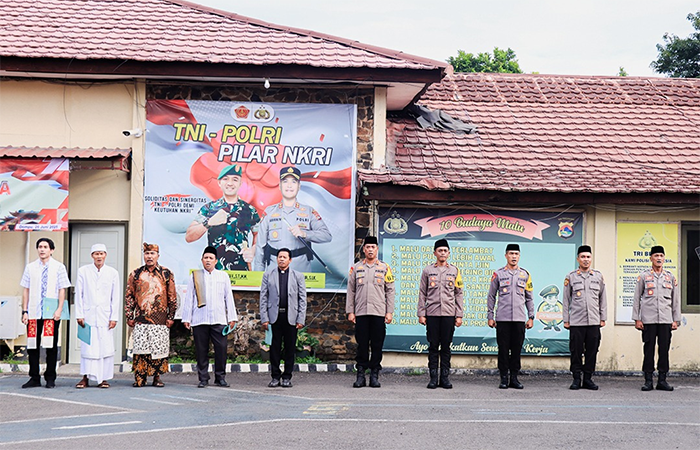 Suasana doa bersama lintas agama di lapangan apel Mapolres Dompu, Nusa Tenggara Barat, Kamis (26/6/2025) pagi.