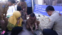 Wali Kota Bima, H A Rahman H Abidin meletakan batu pertama pembangunan Panti Asuhan At-Thoyyibah Aisyiyah Kota Bima, di Kelurahan Pane, Senin, 16 Juni 2025.