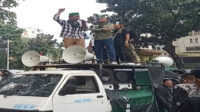 Ketua HMI MPO Cabang Kabupaten Bima, Al Faruq berorasi saat unjuk rasa di depan kantor Kementerian ESDM RI di Jl Medan Merdeka Selatan, Gambir, Jakarta Pusat, Selasa (10/6/2025).