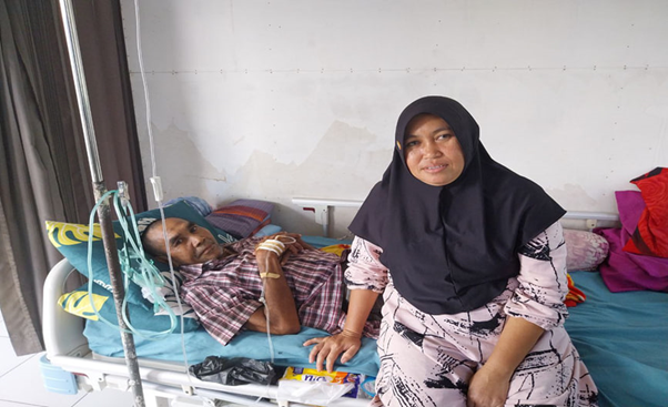 Salah satu pasien rawat inap di RS PKU Muhammadiyah Bima, Muhammad Soadikin (54 tahun) merasakan manfaat besar dari Program Jaminan Kesehatan Nasional (JKN) yang dikelola BPJS Kesehatan.