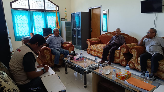 Ketua Bawaslu Kabupaten Bima, Junadin M.H dan anggota saat bertemu dengan Rektor UNBO Bima, Dr Rifai membahas pengawasan partisipatif di luar tahapan, Kamis (3/7/2025).