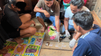 Tim Opsnal Satuan Reserse Narkoba Polres Dompu saat menggerebek lokasi yang kerap dijadikan transaksi sabu-sabu, Senin (14/7/2025) sore.