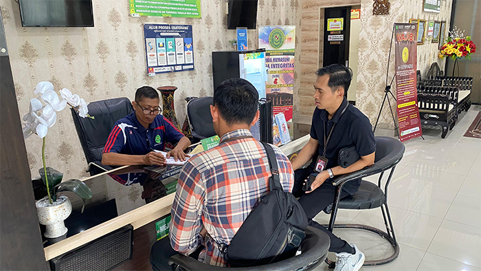 Tim Pidsus Kejaksaan Negeri Bima melimpahkan berkas perkara perkara dugaan korupsi penyaluran KUR pada BNI KCP Woha untuk disidangkan di Pengadilan Tipikor Mataram.
