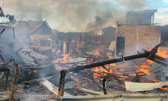 Kondisi rumah warga yang hangus terbakar di Dusun Delima Desa Sangia Kecamatan Sape Kabupaten Bima, Nusa Tenggara Barat, sekira pukul 15.30 Wita, Kamis (3/7/2025).