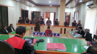 Suasana sidang pembacaan surat tuntutan pidana empat dalam perkara tindak pidana narkotika di Pengadilan Negeri Kelas IB Raba Bima, Kamis, 24 Juli 2025. JPU menuntut keempatnya hukuman mati.