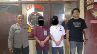 Dua tersangka kasus narkotika yang diserahkan penyidik Satuan Reserse Narkoba Polres Dompu kepada pihak Kejaksaan.