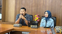 Kepala BPJS Kesehatan Cabang Bima I Gusti Ngurah Arie Mayanugraha saat pertemuan evaluasi Program Pengelolaan Penyakit Kronis (Prolanis) bersama PIC Prolanis dari seluruh Puskesmas di Kota Bima dan Kabupaten Bima.