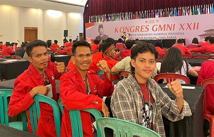 Ketua DPC GMNI Kota Bima, Salahudin bersama sejumlah kader GMNI saat mengikuti Kongres XXII GMNI yang berlangsung di Gedung Merdeka, Kota Bandung, Jawa Barat, beberapa hari lalu.