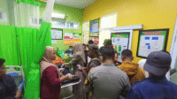 Suasana usai proses evakuasi korban kecelakaan lalu lintas ke Puskesmas Bolo Kabupaten Bima, Rabu (6/8/2025) malam.