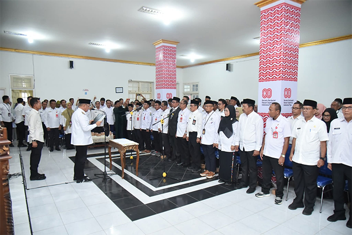 Suasana saat Wali Kota Bima H Arahman H Abidin saat melantik puluhan pejabat saat prosesi mutasi dan rotasi pejabat lingkup Pemkot Bima, Rabu (27/8/2025).