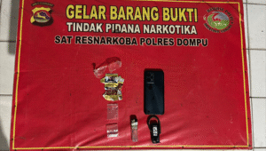 Barang bukti narkoba yang diamankan saat polisi menggeledah terduga pengedar sabu-sabu di Sori Saloko Kabupaten Dompu, Kamis (11/9/2025) malam.