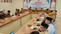 Suasana rapat koordinasi penanggulangan kemiskinan yang digelar di aula Badan Perencanaan dan Pembangunan Daerah (Bappeda) dan Litbang Kabupaten Dompu, Senin (8/9/2025).