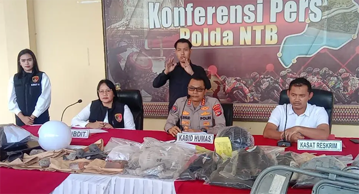 Suasana konferensi pers yang digelar Direktorat Reskrimum Polda NTB di Command Center Gedung Presisi Mapolda NTB, Rabu (17/09/2025).