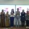 Foto bersama pemenang program loyalitas tahunan Harinya Cicilan Lunas (HARCILNAS) 2025 periode pertama dengan Head of Marketing Strategy & Customer Experience Adira Finance, Tania Endah Budhi, Selasa (21/10/2025).