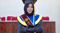 Desi Nargis, calon wisudawati terbaik Program Studi Pendidikan Matematika STKIP Taman Siswa Bima.