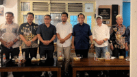 Anggota Komisi V Dewan Perwakilan Rakyat Republik Indonesia (DPR RI), Mori Hanafi dan sejumlah tokoh dari Bima dan Sumbawa saat  dialog publik bertajuk Jembatan Lewa Mori Mimpi yang Dikejar (31 Tahun Mimpi itu) di Tuwa Kawa Mataram, Rabu malam, 22 Oktober 2025. Anggota Komisi V Dewan Perwakilan Rakyat Republik Indonesia (DPR RI), Mori Hanafi dan sejumlah tokoh dari Bima dan Sumbawa saat dialog publik bertajuk Jembatan Lewa Mori Mimpi yang Dikejar (31 Tahun Mimpi itu) di Tuwa Kawa Mataram, Rabu malam, 22 Oktober 2025.