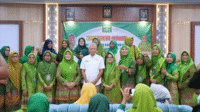 Foto bersama Asisten Pemerintahan dan Kesra Setda Kabupaten Bima, Fatahullah dengan pengurus dan anggota PC Muslimat NU Kabupaten Bima. Foto bersama Asisten Pemerintahan dan Kesra Setda Kabupaten Bima, Fatahullah dengan pengurus dan anggota PC Muslimat NU Kabupaten Bima.