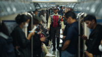 Penumpang LRT. Foto Ist.
