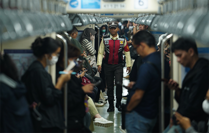 Penumpang LRT. Foto Ist.