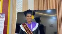 Roni Muliadin, calon wisudawan dari Prodi PJKR STKIP Taman Siswa Bima dengan IPK 3,83.