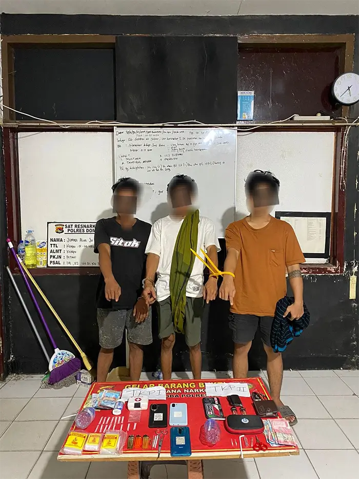 Terduga pengedar Narkotika dan sejumlah barang bukti.