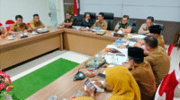 Suasana rakor Forkopimda Kabupaten Dompu membahas permasalahan keamanan dan ketertiban daerah di Kabupaten Dompu. Suasana rakor Forkopimda Kabupaten Dompu membahas permasalahan keamanan dan ketertiban daerah di Kabupaten Dompu.