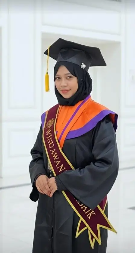 Sulis Sulastri, calon wisudawati terbaik STKIP Taman Siswa Bima. Sulis Sulastri, calon wisudawati terbaik STKIP Taman Siswa Bima.