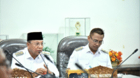 Wali Kota Bima, H. A. Rahman H. Abidin didampingi Wakil Wali Kota Bima saat memimpin rapat pembebasan lahan untuk sejumlah proyek strategis penanganan banjir di Kota Bima. Wali Kota Bima, H. A. Rahman H. Abidin didampingi Wakil Wali Kota Bima saat memimpin rapat pembebasan lahan untuk sejumlah proyek strategis penanganan banjir di Kota Bima.